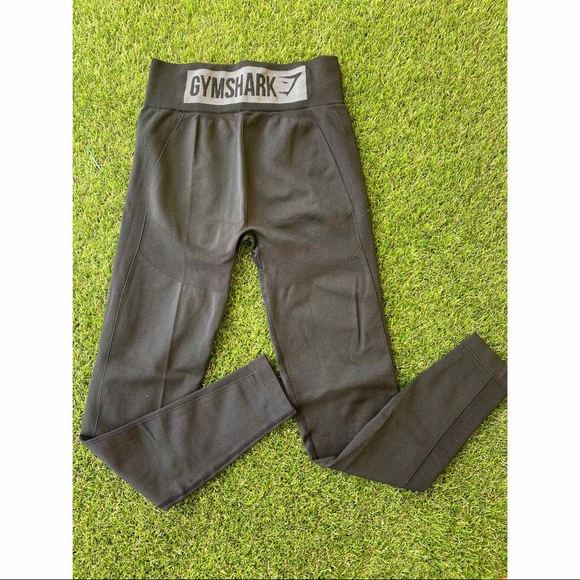 Gymshark Pants - GYMSHARK FLEX HIGH WAISTED LEGGINGS in Black.